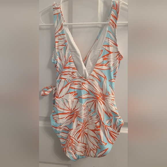 Vince Camuto Blue and Orange Patterned Swimwear - Picture 3 of 5